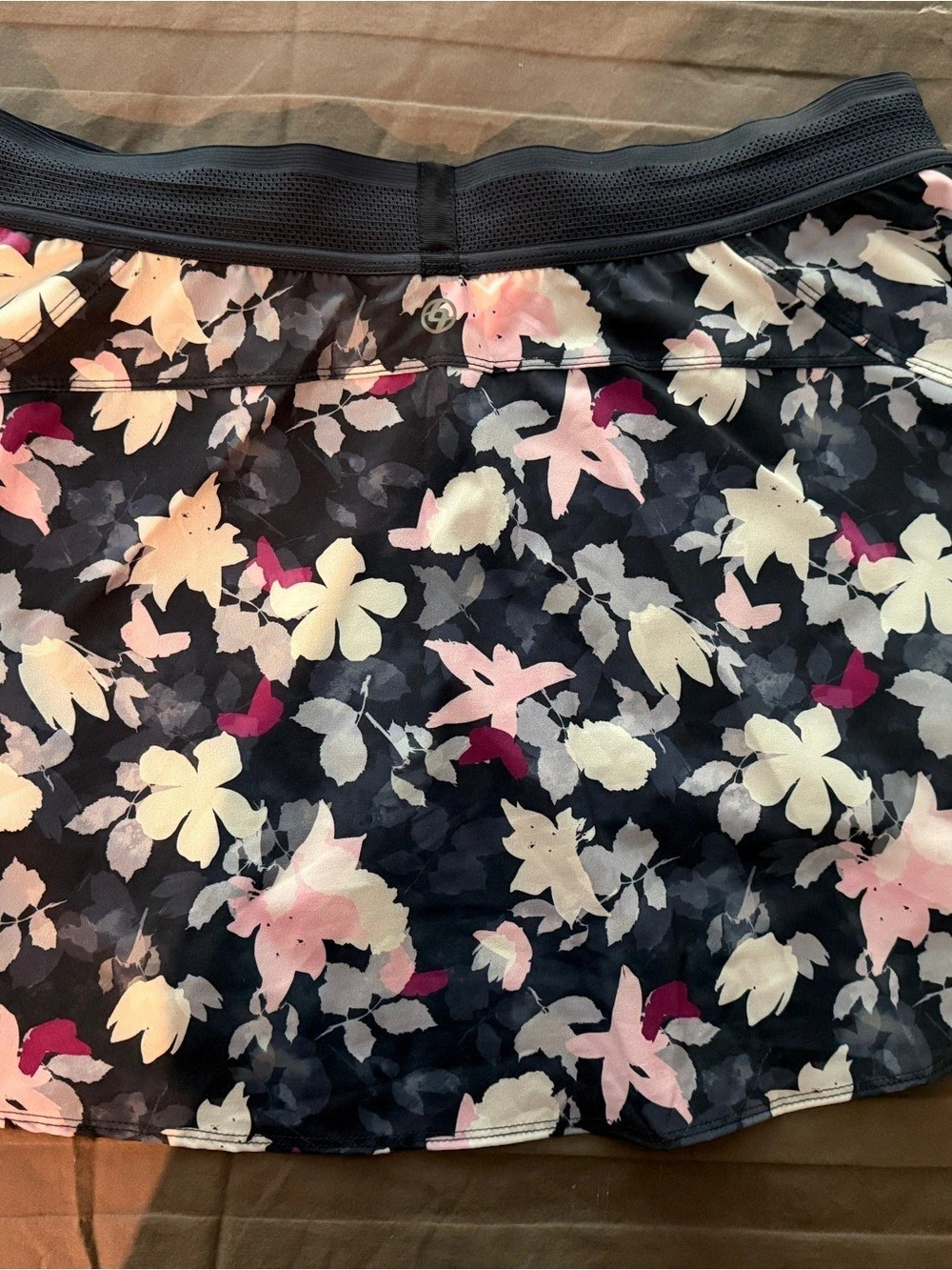Lija Skort  navy & pink
Size Large 
NWT